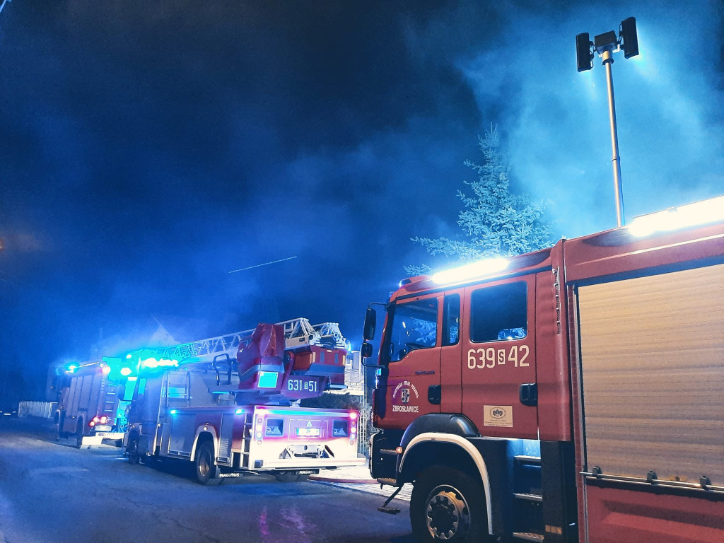 Pożar w stolarni, 7 zastępów w akcji