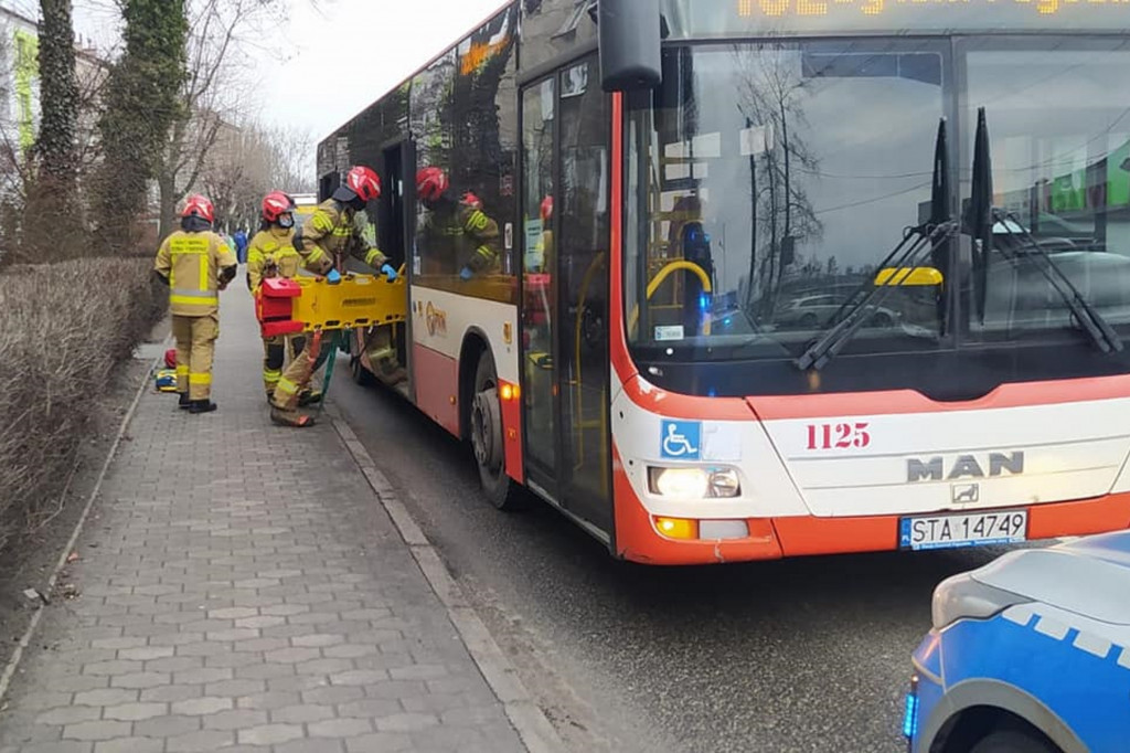 Ostre hamowanie. Pasażerka w szpitalu