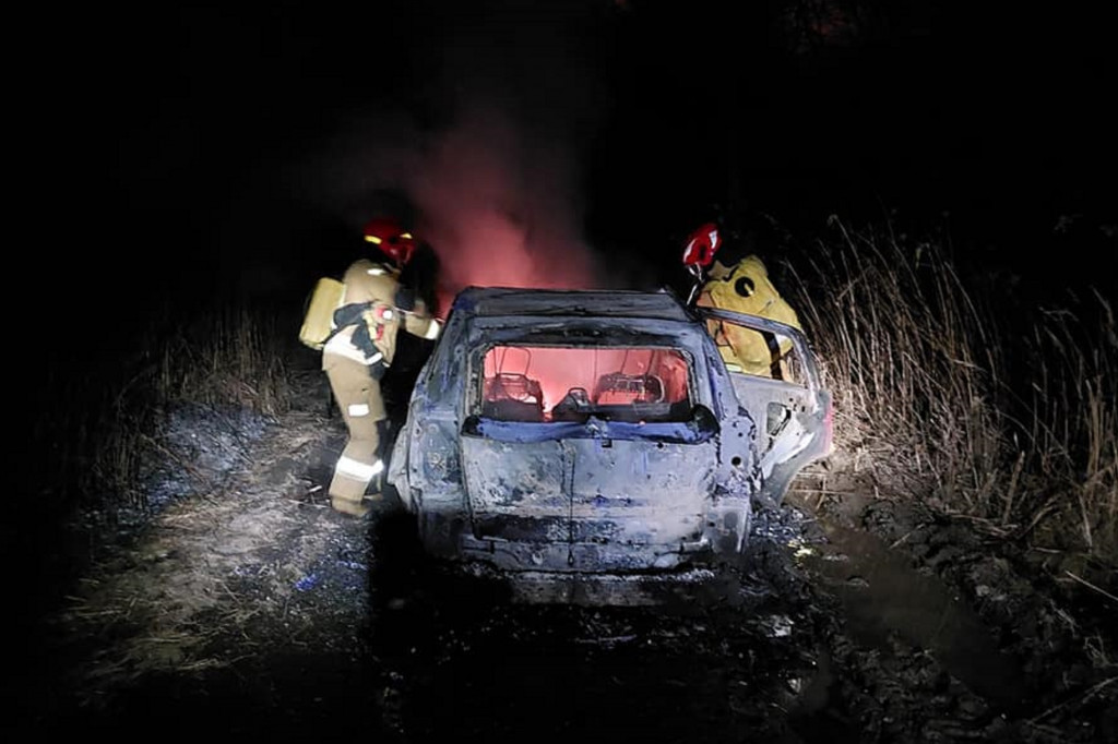 Samochód doszczętnie spłonął
