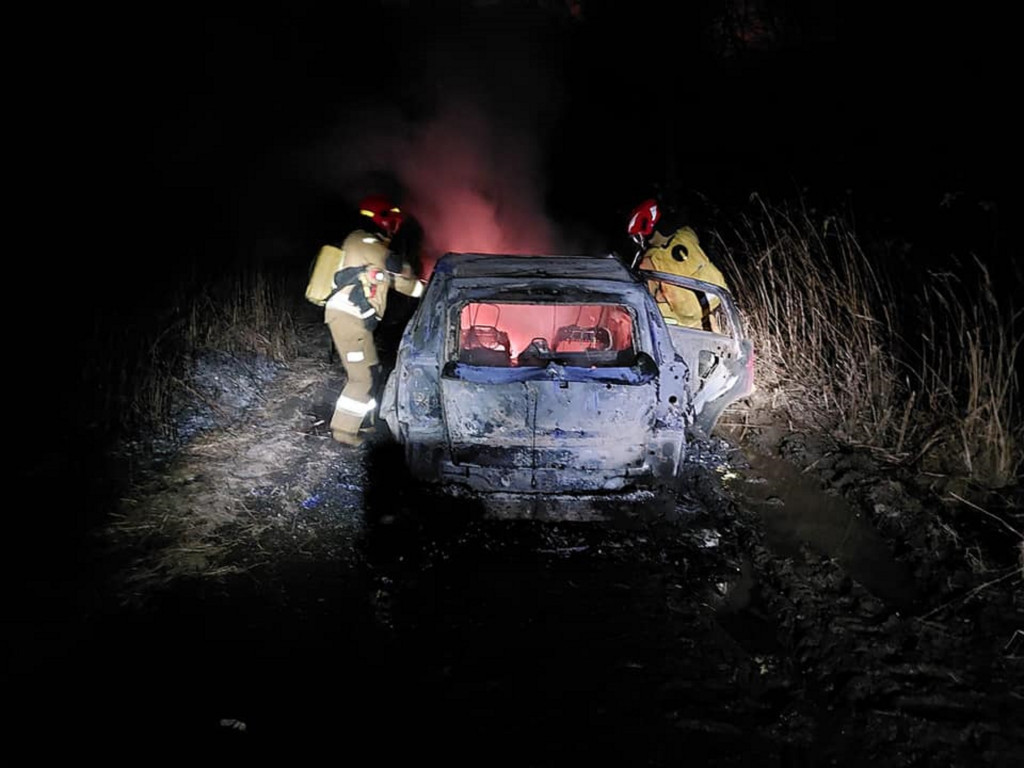 Samochód doszczętnie spłonął