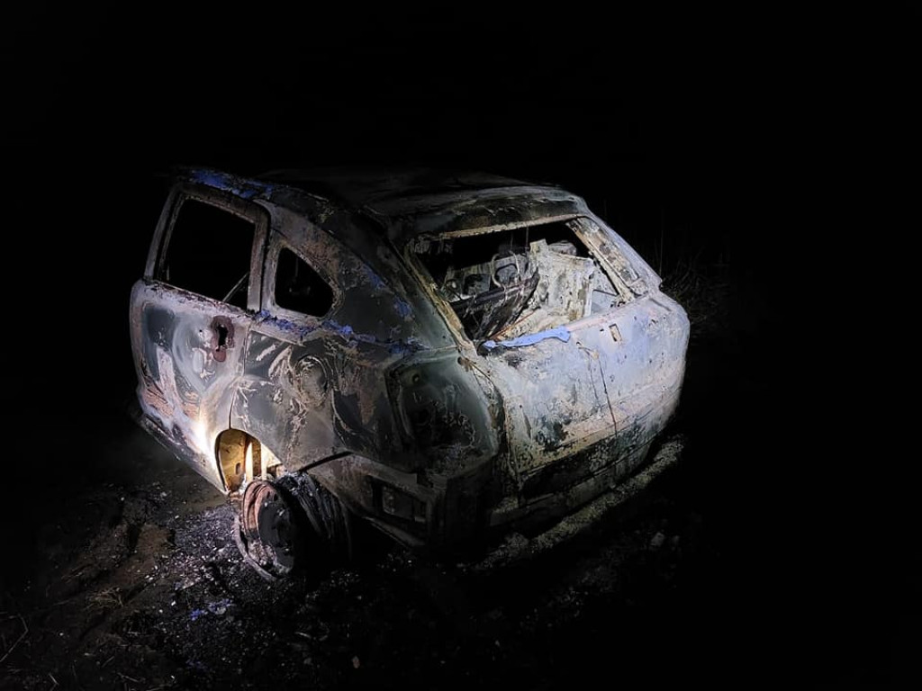Samochód doszczętnie spłonął