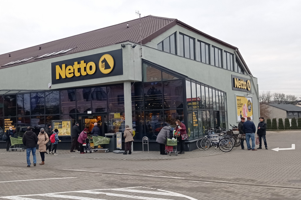 Tarnowskie Góry.  Kolejki na otwarciu Netto