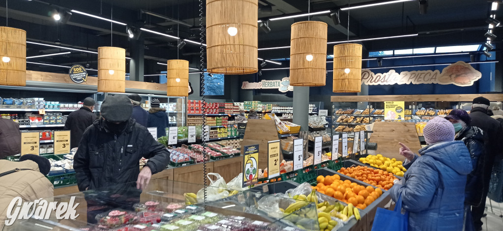 Tarnowskie Góry.  Kolejki na otwarciu Netto