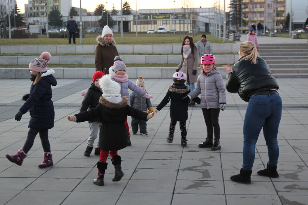 Radzionków. Walentynkowe tańce na rynku