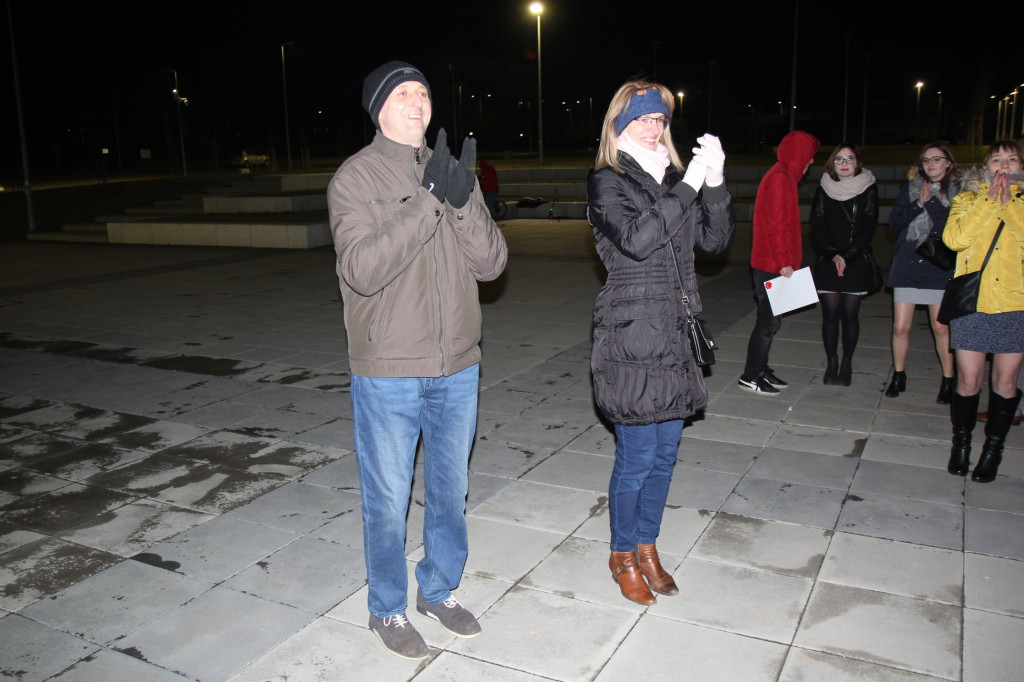 Radzionków. Walentynkowe tańce na rynku