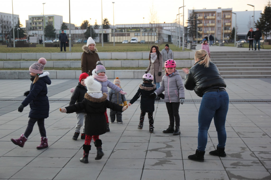 Radzionków. Walentynkowe tańce na rynku