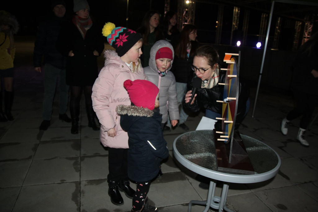 Radzionków. Walentynkowe tańce na rynku