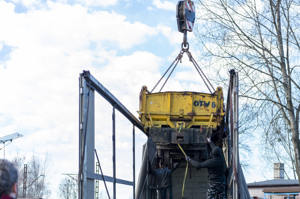 Wagony ze śląskich kopalni na wąskich torach