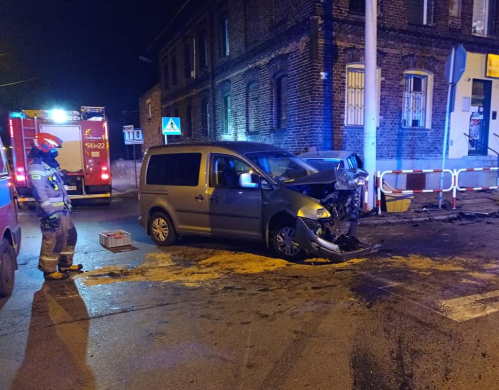 Zderzenie dwóch samochodów