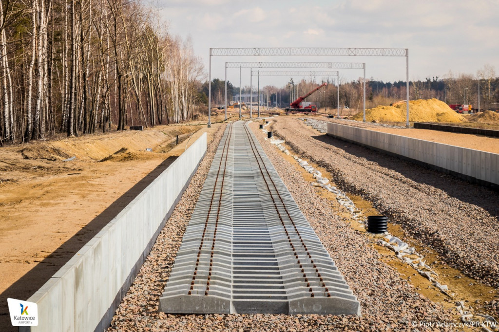 Katowice Airport i budowa linii kolejowej