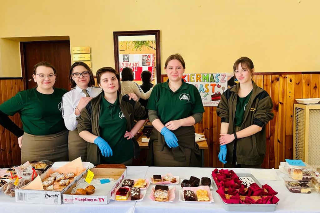 Kiermasz ciast w technikum. Dla Ukrainy