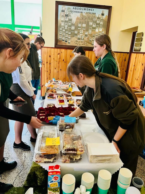 Kiermasz ciast w technikum. Dla Ukrainy