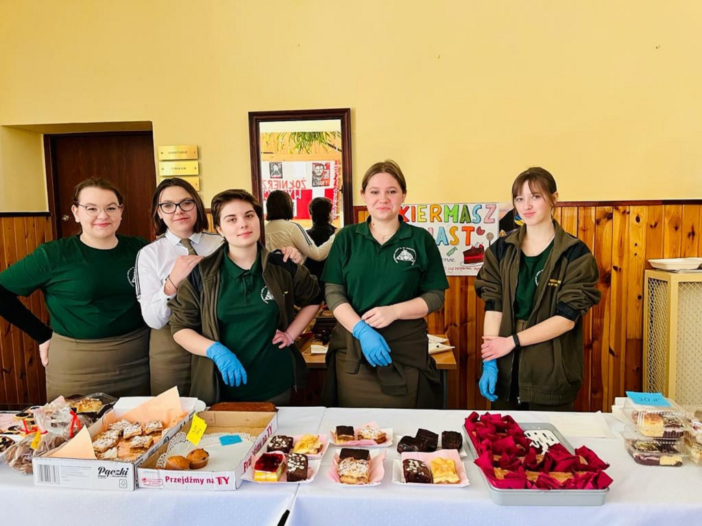 Kiermasz ciast w technikum. Dla Ukrainy