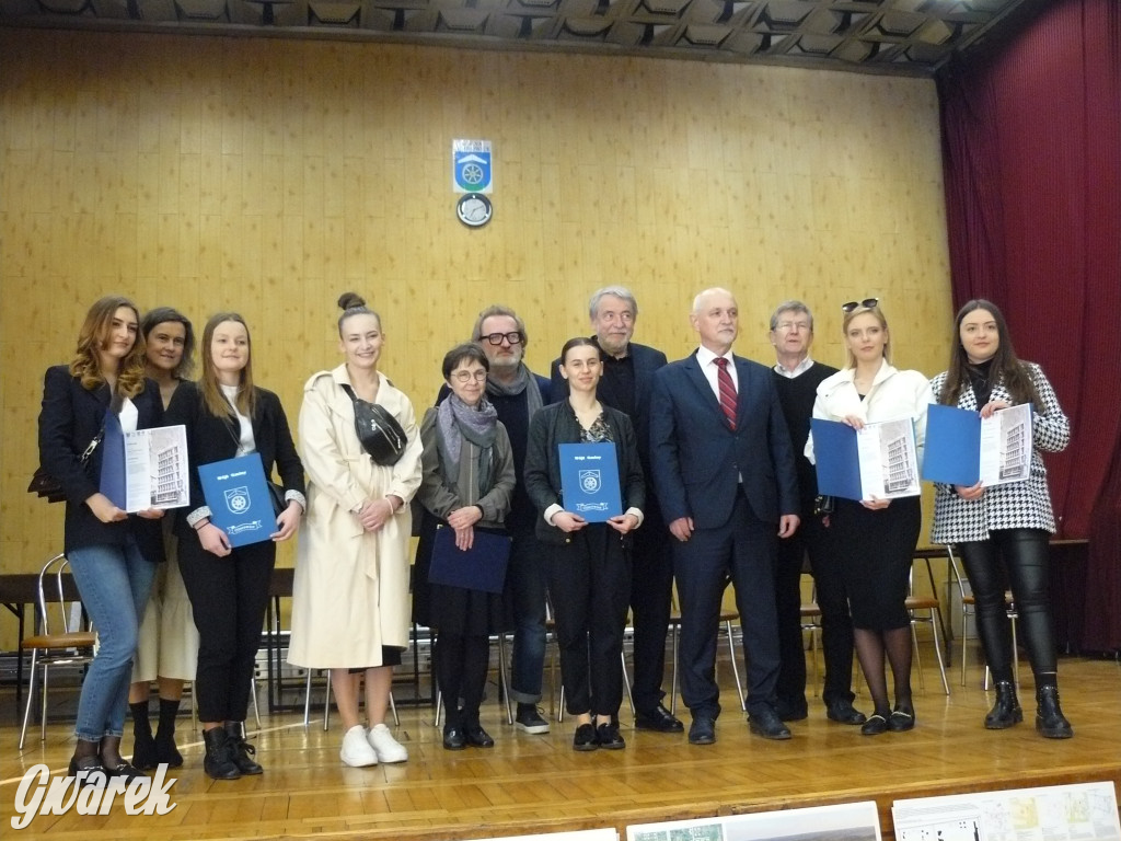 Koncepcje rynku i deptaka w Ożarowicach