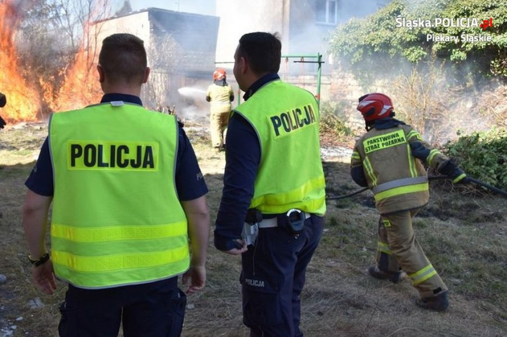 Strażacy walczą z żywiołem i głupotą