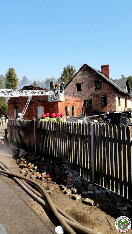 Dom jednorodzinny doszczętnie spłonął