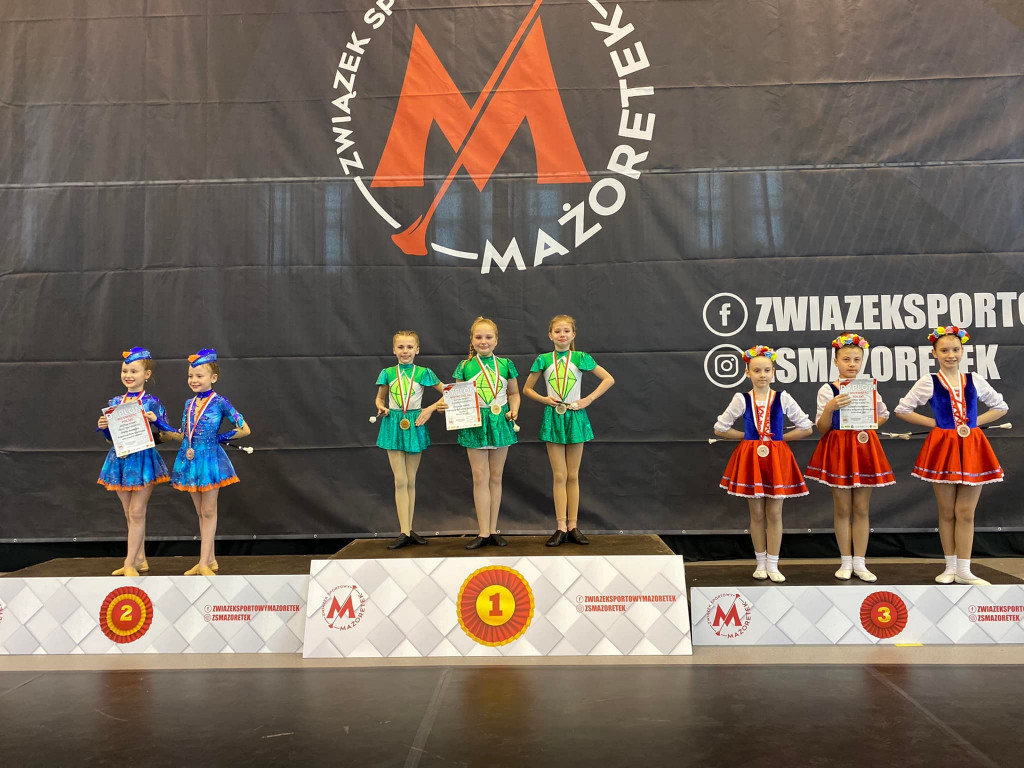 Sukces piekarskiego klubu mażoretek Azaria