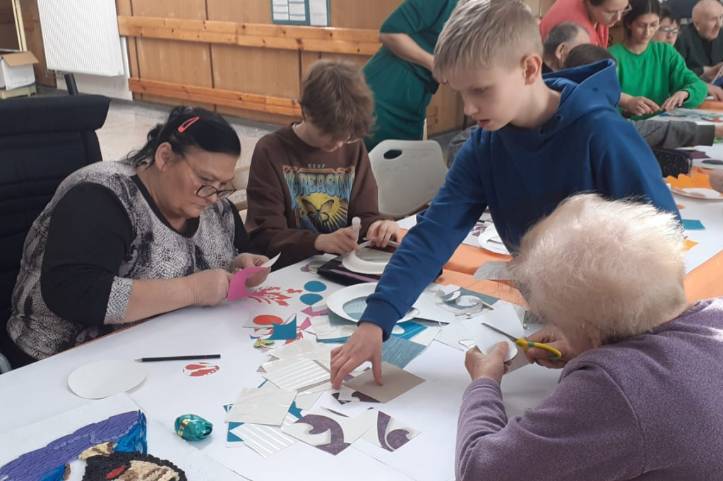 Uczniowie spotkali się z seniorami