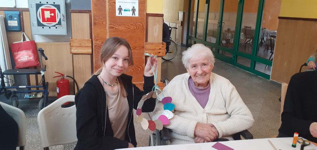 Uczniowie spotkali się z seniorami