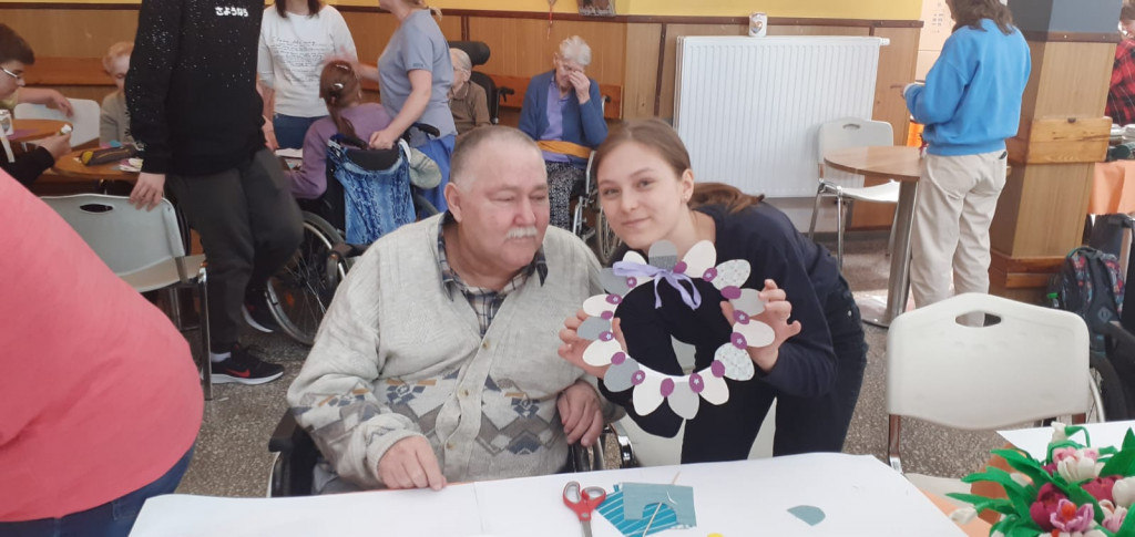 Uczniowie spotkali się z seniorami