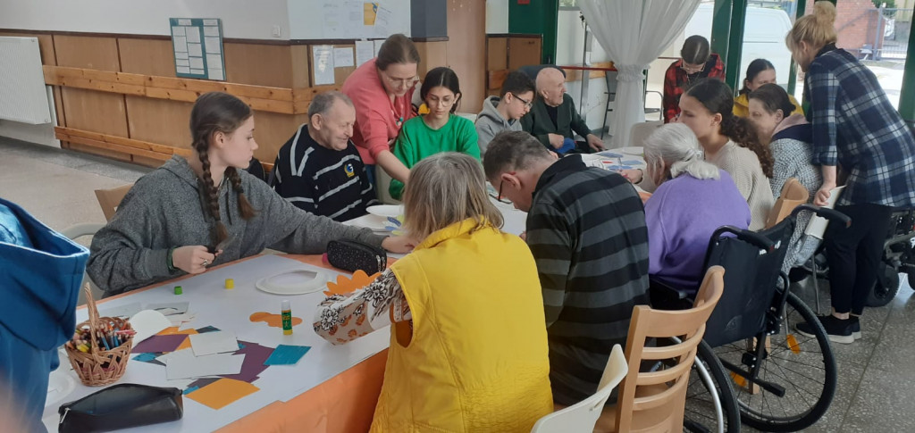 Uczniowie spotkali się z seniorami