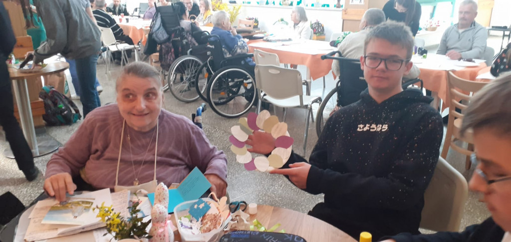 Uczniowie spotkali się z seniorami