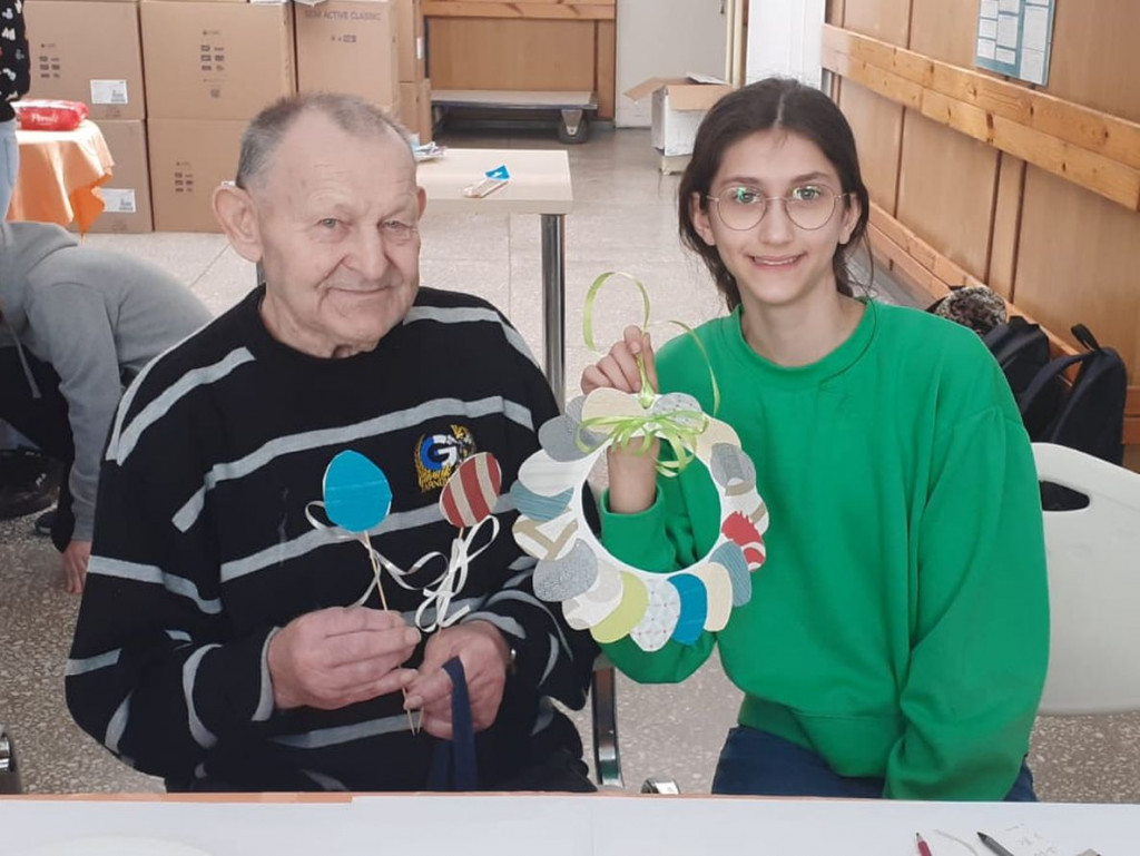 Uczniowie spotkali się z seniorami