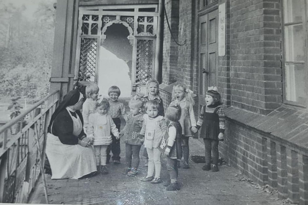 Zdjęcia z przedszkola w klasztorze sprzed lat