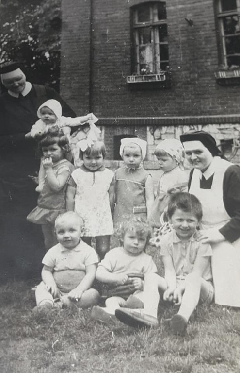 Zdjęcia z przedszkola w klasztorze sprzed lat