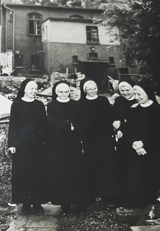 Zdjęcia z przedszkola w klasztorze sprzed lat