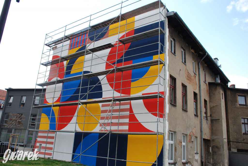 Tarnowskie Góry. Użyto farb, które pochłaniają smog