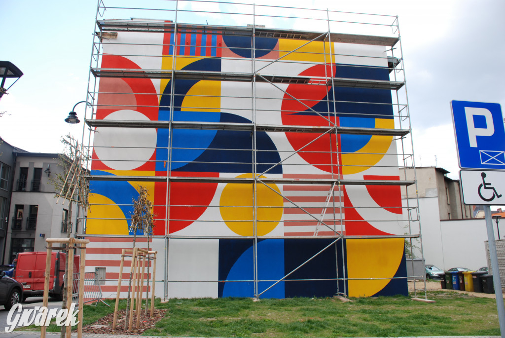 Tarnowskie Góry. Użyto farb, które pochłaniają smog