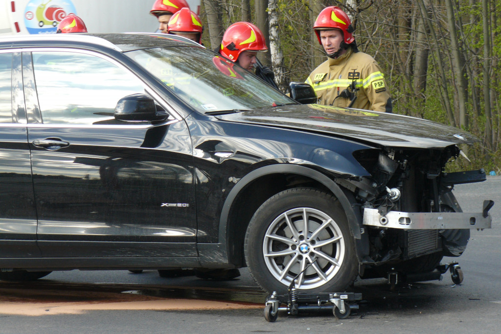 Zderznie bmw z oplem na skrzyżowaniu z obwodnicą