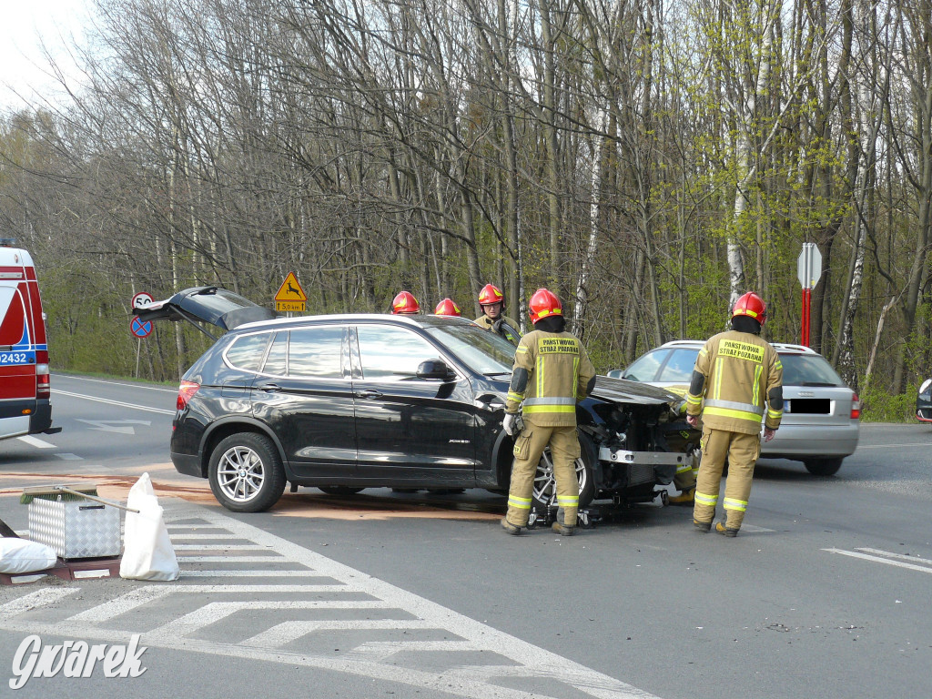 Zderznie bmw z oplem na skrzyżowaniu z obwodnicą