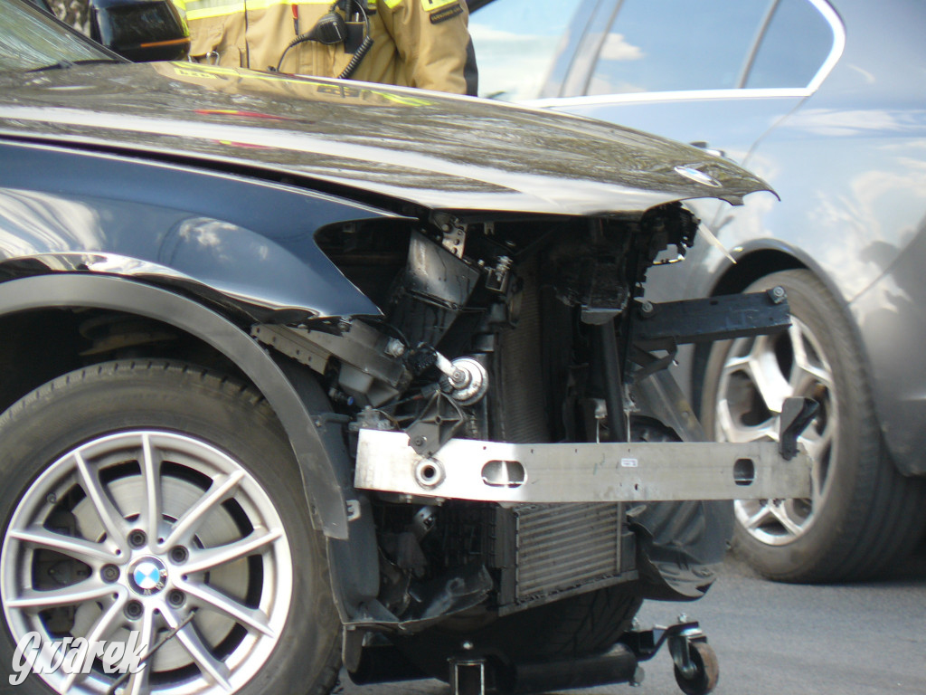 Zderznie bmw z oplem na skrzyżowaniu z obwodnicą