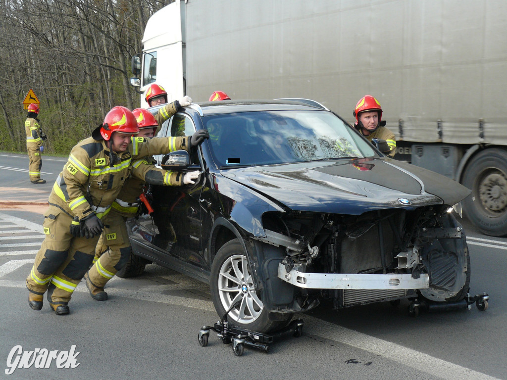 Zderznie bmw z oplem na skrzyżowaniu z obwodnicą