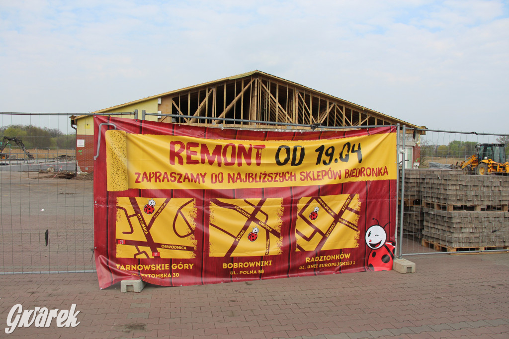 Jeden market remontują, drugi budują