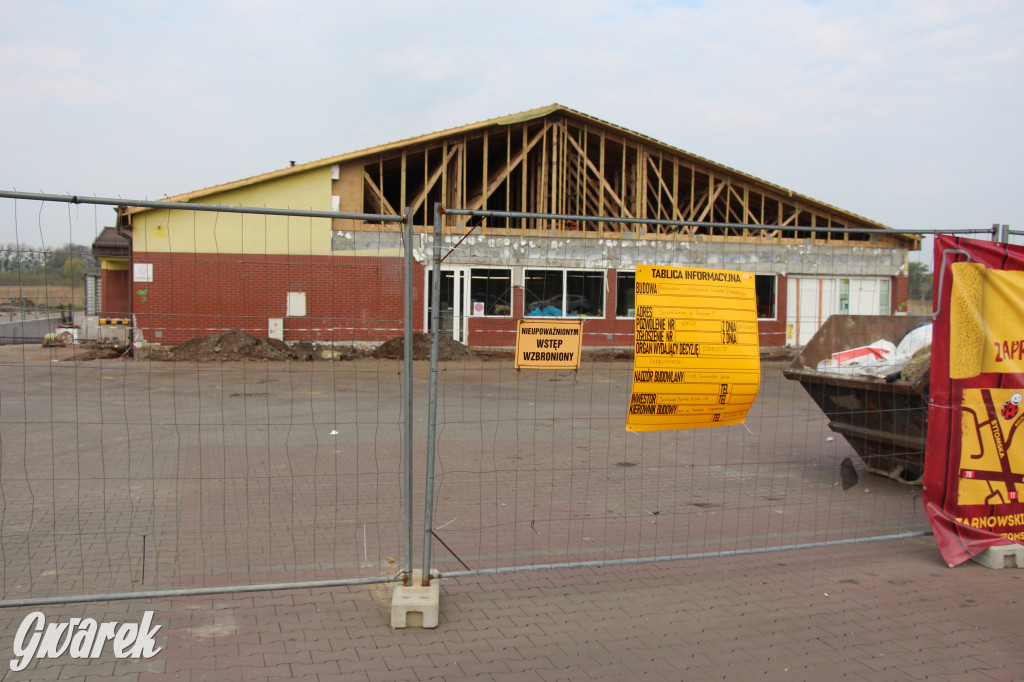 Jeden market remontują, drugi budują