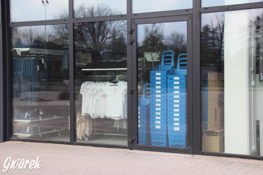 Jeden market remontują, drugi budują