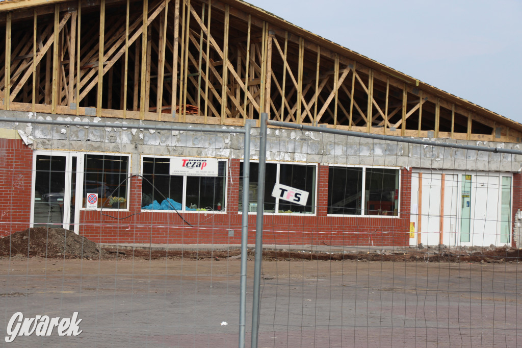 Jeden market remontują, drugi budują