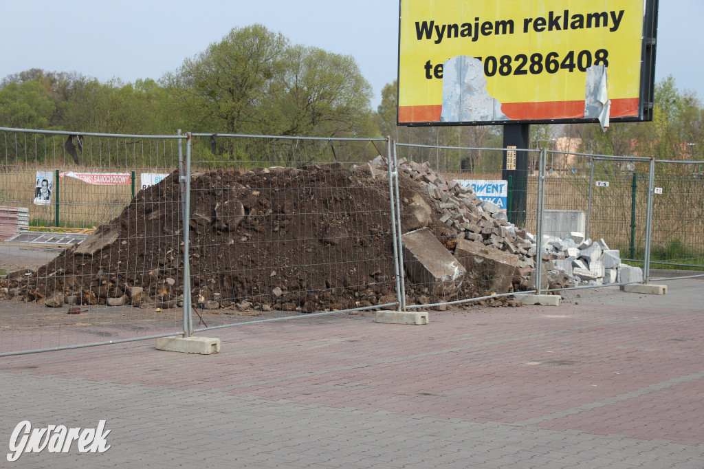 Jeden market remontują, drugi budują