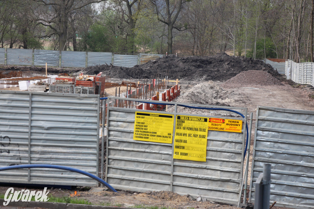 Jeden market remontują, drugi budują
