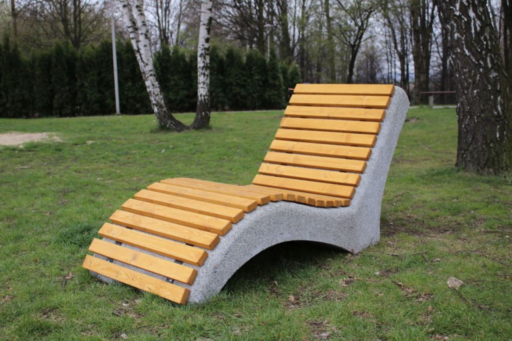 Hamaki i leżaki przy Kopcu Wyzwolenia