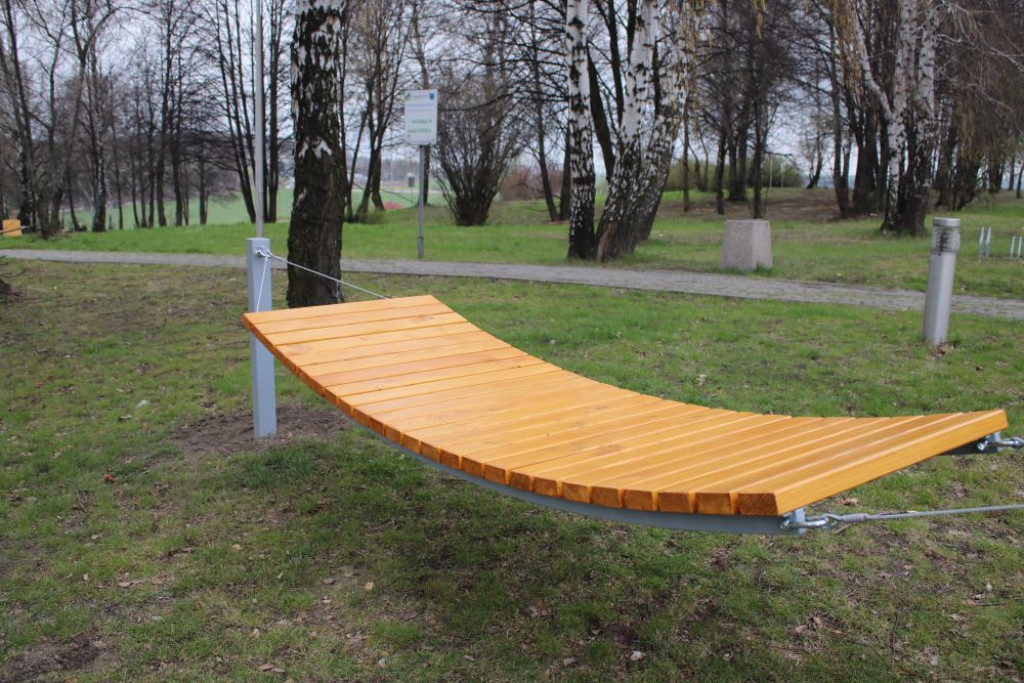 Hamaki i leżaki przy Kopcu Wyzwolenia