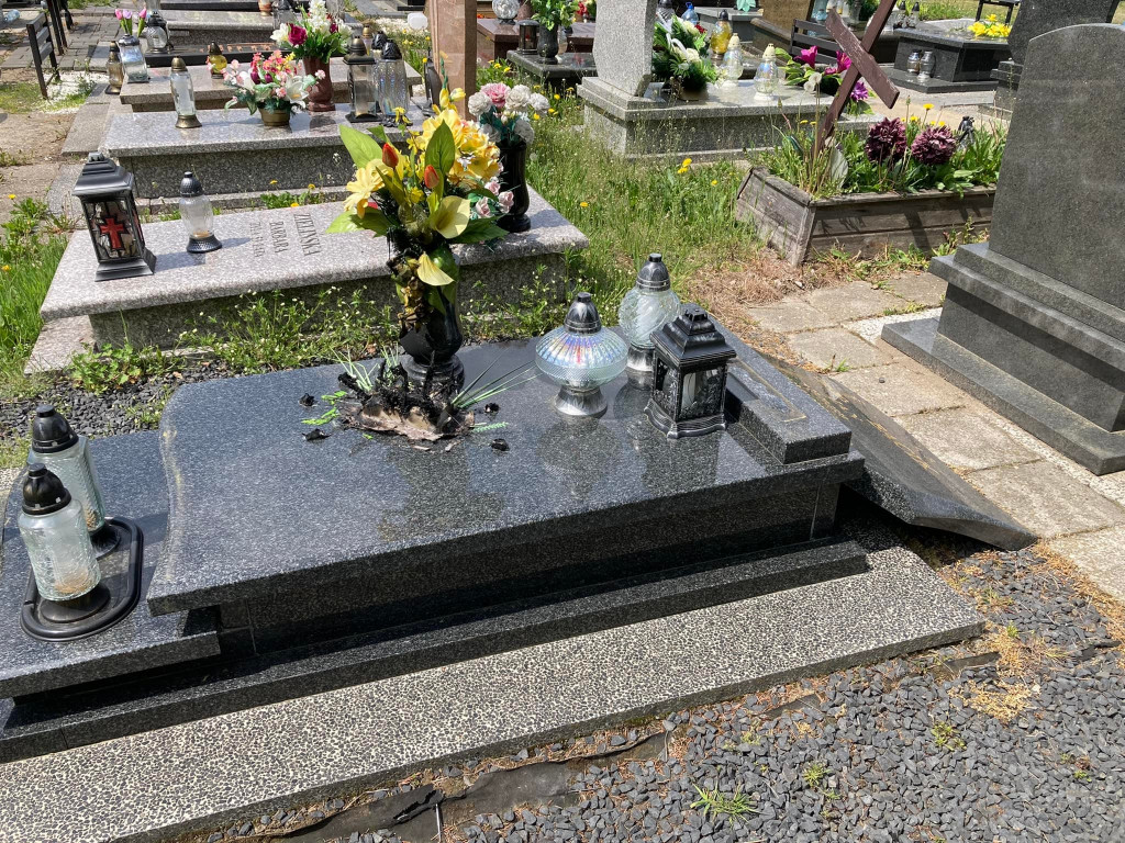 Zdewastowali cmentarz