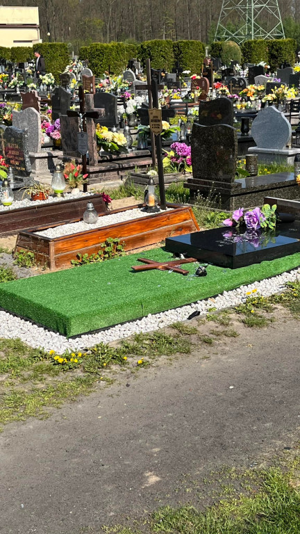 Zdewastowali cmentarz