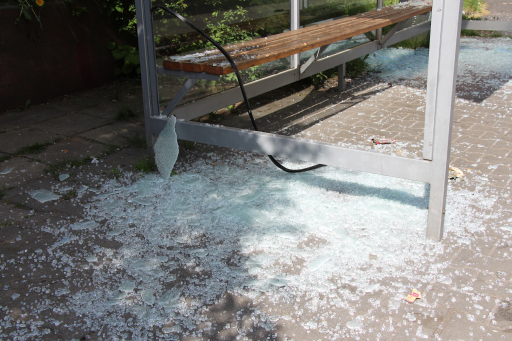 Tarnowskie Góry. Zdemolowane wiaty autobusowe