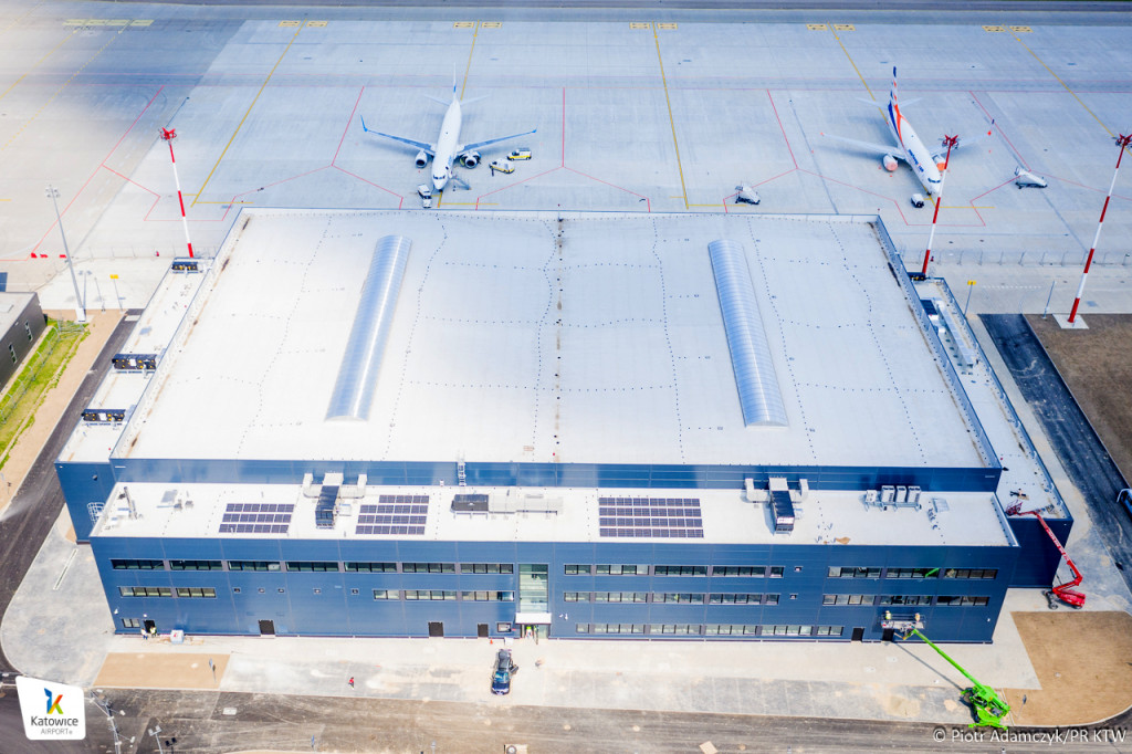 Lotnisko w Pyrzowicach. Trzeci hangar prawie gotowy