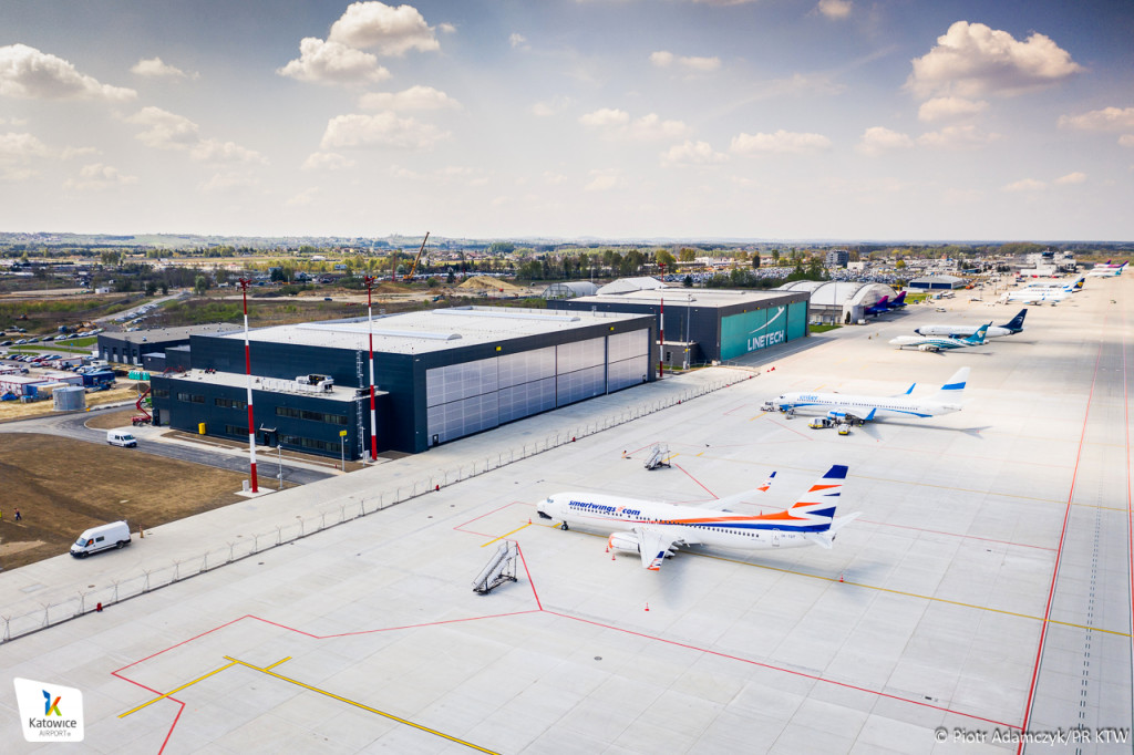 Lotnisko w Pyrzowicach. Trzeci hangar prawie gotowy