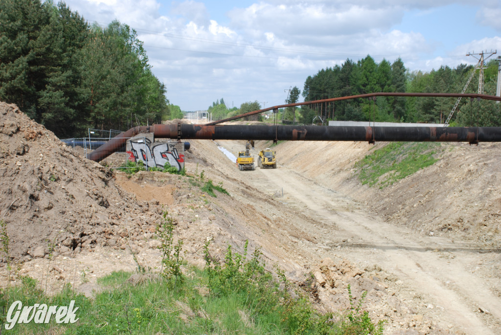 Postępuje budowa kolei do lotniska